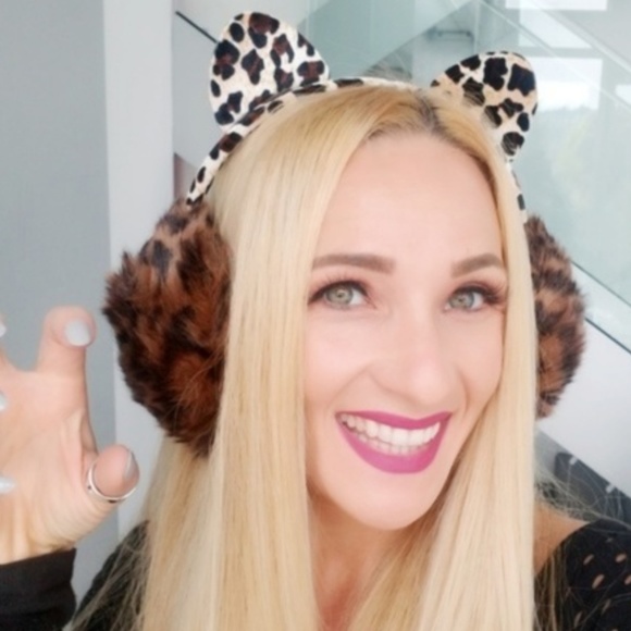 FIERCE DOLLZ Leopard Print Earmuffs - Picture 2 of 4